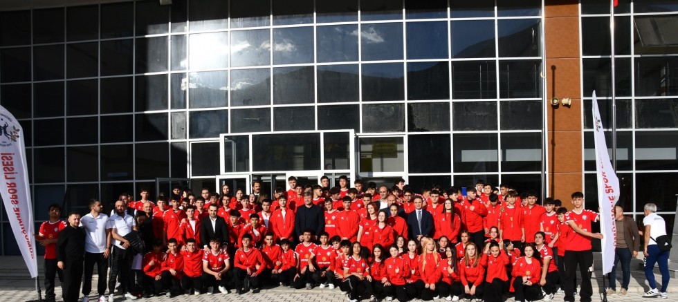 Ertuğrul Sağlam, Gümüşhane'de Spor Lisesi Öğrenci ve Öğretmenleriyle Bir Araya Geldi