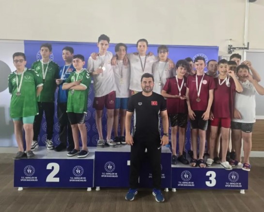 Erzurum Olimpik Havuzunda Gümüşhane Rüzgarı: Madalyaları Toplayıp Döndüler!