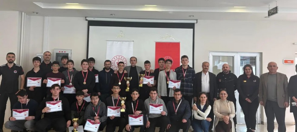 Gümüşhane’de Okul Sporları Satranç İl Birinciliği Müsabakaları Tamamlandı