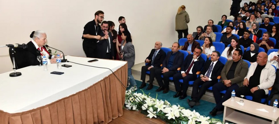 Gümüşhane Üniversitesi tarafından düzenlenen Günifest etkinlikleri kapsamında, Şark Fatihi Kazım Karabekir Paşa’nın kızı Timsal Karabekir, Gümüşhaneli gençlerle buluştu. 