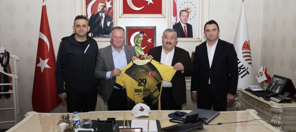 Kelkit Belediye Başkanı Ünal Yılmaz, Şiran Akademi Spor Kulübü Başkanı Ersin Şahin ve Beraberindeki Heyeti Kabul Etti