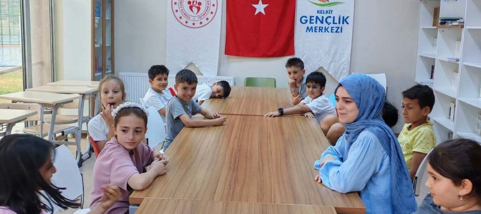 Kelkit Gençlik Merkezinde Yaz Kulübü Renkli Etkinliklerle Sürüyor: Eğlenerek Öğreniyorlar