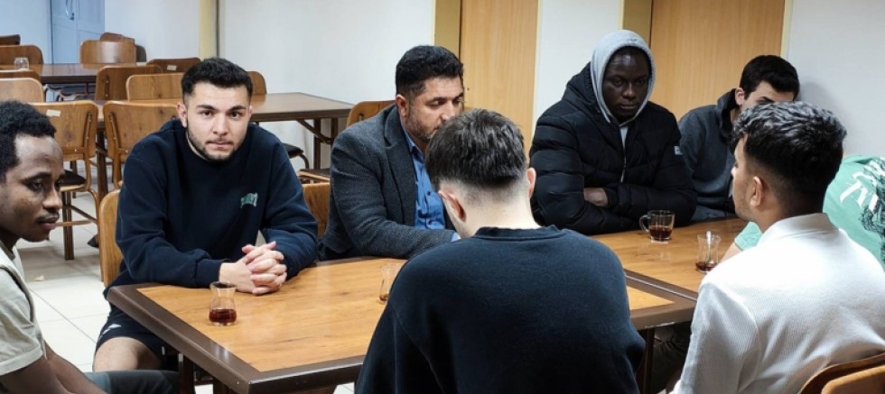 Kelkit’in Sevilen İMAMI Üniversiteli Öğrencilerin ABİSİ Oldu