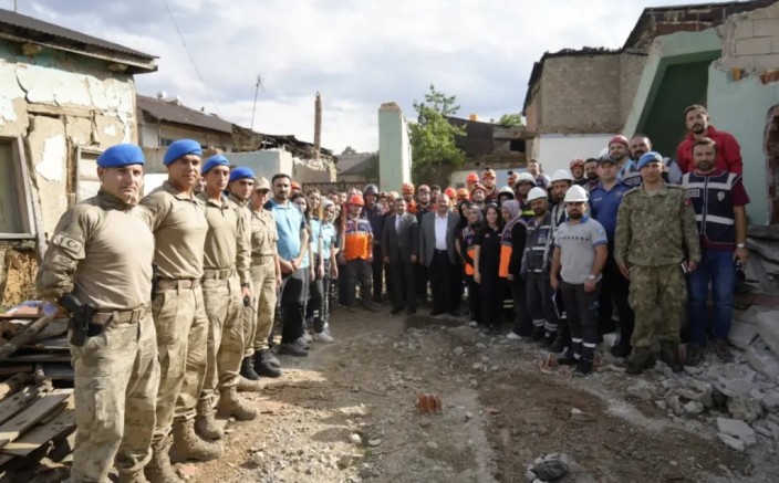 Kelkit’te 6.9’luk Deprem Senaryosu! Ekipler Enkaz Altındakiler İçin Zamanla Yarıştı