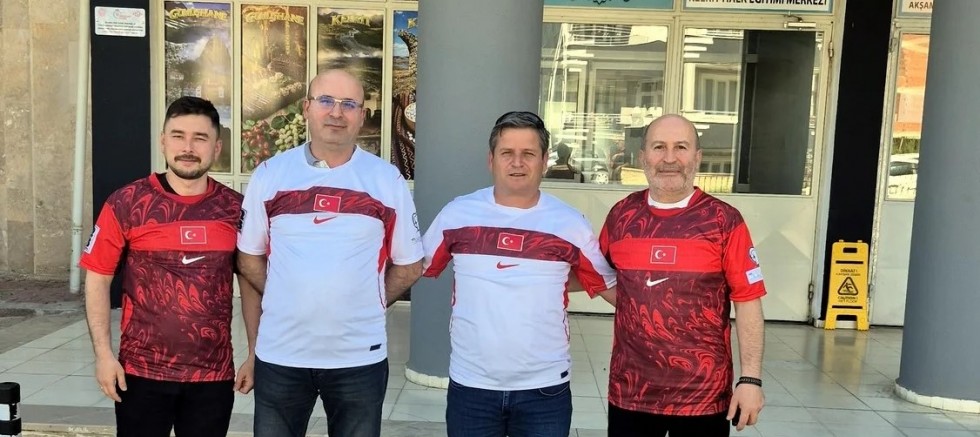 Kelkit Türk Eğitim-Sen’den Öğretmen Babalara Ay-Yıldızlı Babalar Günü Sürprizi
