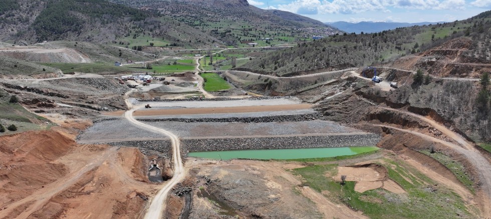 KELKİT ÜNLÜPINAR BARAJI’NDA GÖVDE DOLGU ÇALIŞMALARI DEVAM ETMEKTEDİR