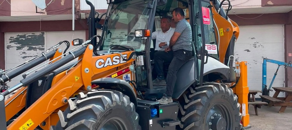 Köse Belediyesi'ne Belediyeler Birliği'nden CASE Marka Kazıcı Yükleyici Hibesi