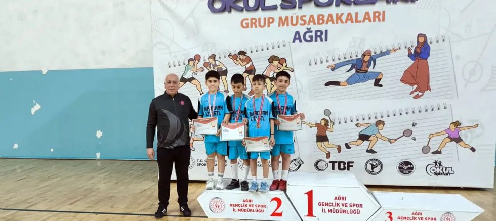 Ağrı’da Gümüşhane Rüzgarı: Badminton Takımımız Türkiye Finallerine Yükseldi