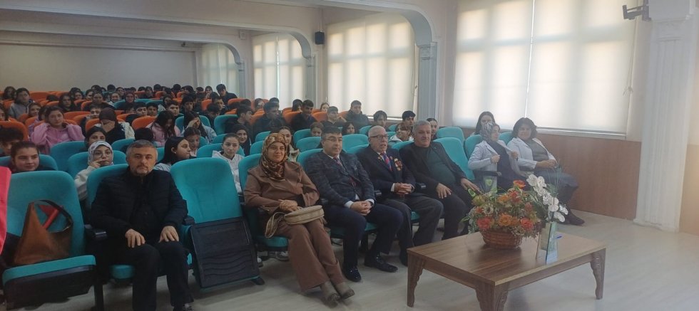 AİLE VE SOSYAL HİZMETLER İL MÜDÜRLÜĞÜ, VATAN VE KAHRAMANLIK BULUŞMALARIYLA GENÇLERDE TARİH ŞUURUNU GÜÇLENDİRİYOR