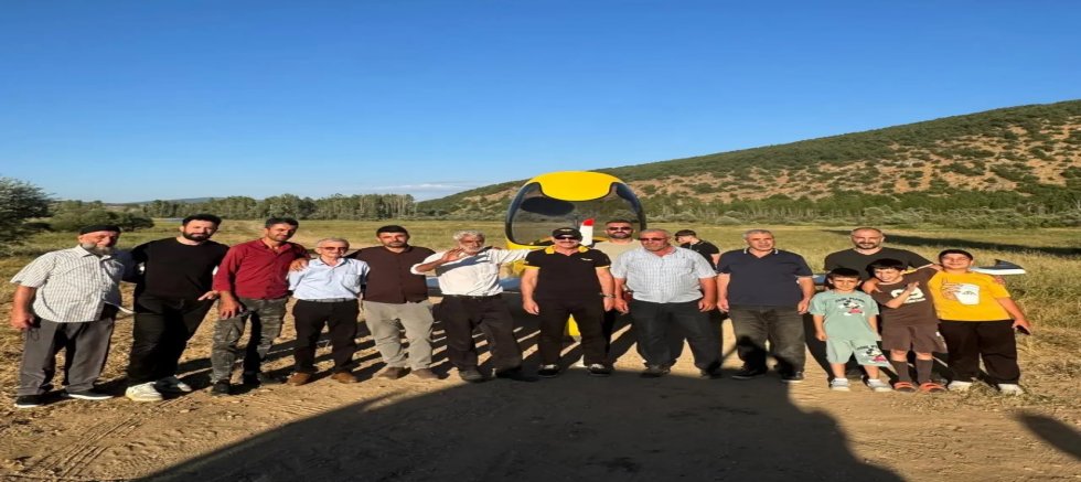Ankara’dan Havalandı, Gümüşhane’de Tarlaya İndi: Köylüler Gözlerine İnanamadı!