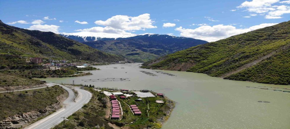 Gümüşhane’de barajlar doldu, tonlarca su tahliye edilmeye başlandı