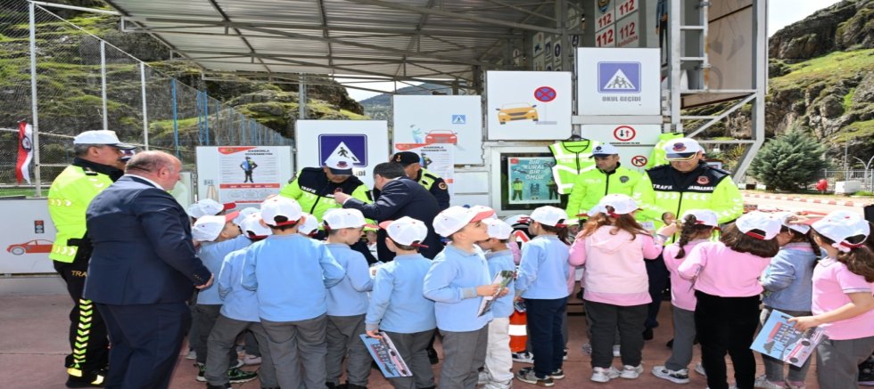 Gümüşhane’de Çocuklara Uygulamalı Trafik Eğitimi Verildi