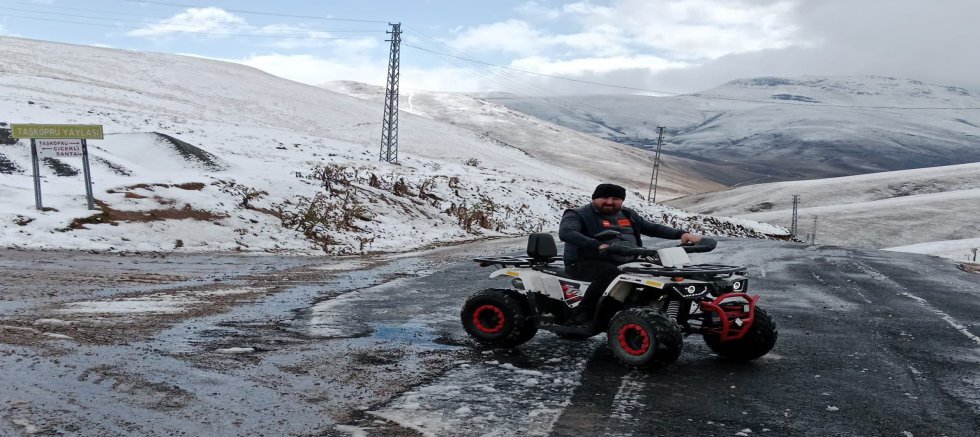 Gümüşhane’de hava soğudu, yüksekler kara teslim oldu