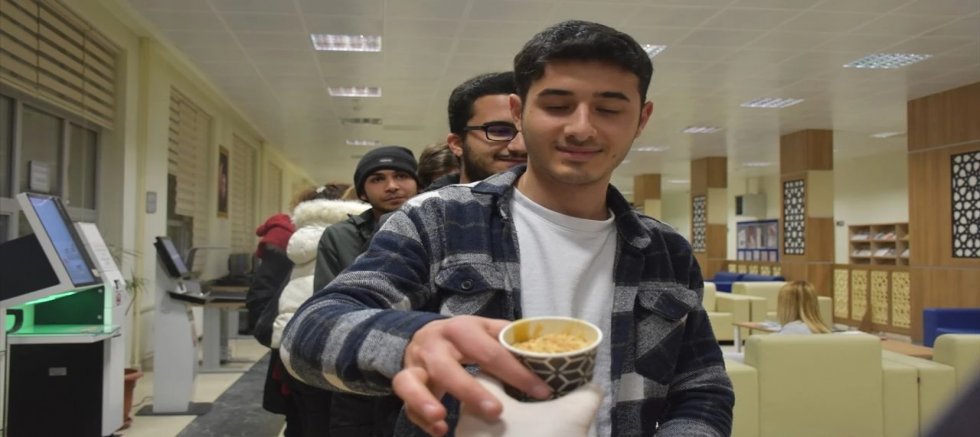 Gümüşhane'de üniversite öğrencilerine 'herle' ikram edildi