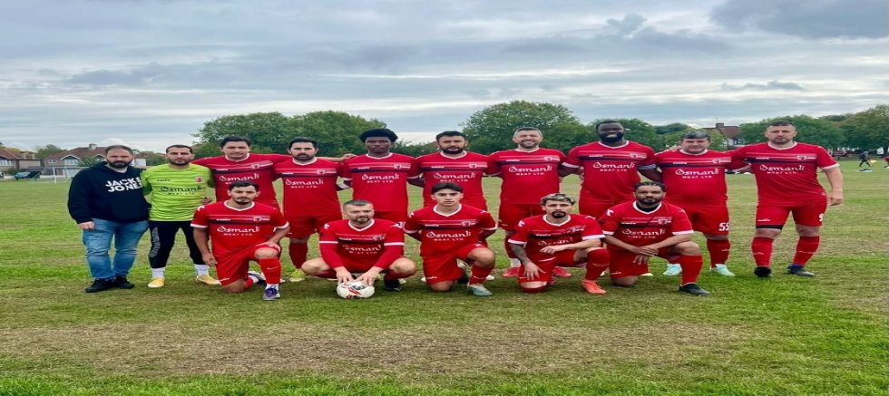 Hem Başkan Hem Futbolcu Oldu: Gurbetin Gururu Pekünspor’da Bayrak Değişimi...