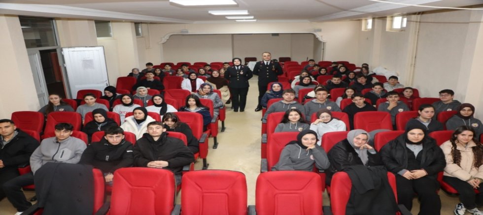 Jandarma Sahil Güvenlik Akademisi Gümüşhane’de Öğrencilere Tanıtıldı