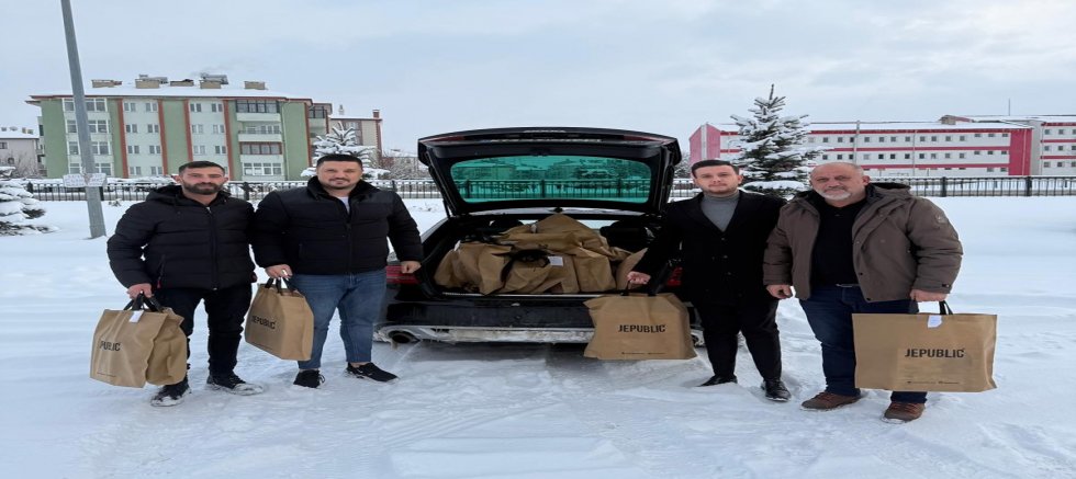 KELKİT CHP’DEN İHTİYAÇ SAHİPLERİNE KIŞLIK BOT YARDIMI