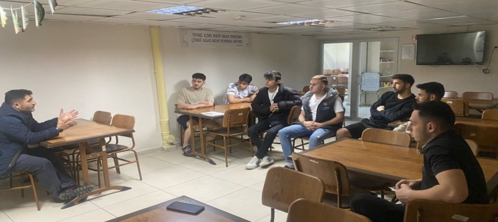 Kelkit’in Sevilen İMAMI Üniversiteli Öğrencilerin ABİSİ Oldu