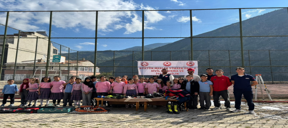 Minik Öğrencilere İtfaiyecilik Eğitimi