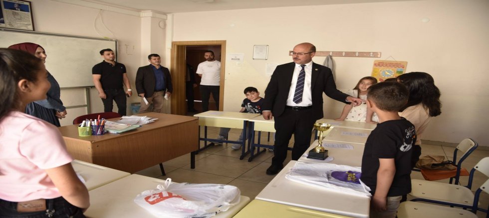 Söğütlü Beldesi'nde Karne Sevinci: