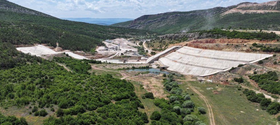 SÜTVEREN VE TERSUN BARAJLARI  SÖĞÜTLÜ BARAJI SULAMA İNŞAATI DEVAM EDİYOR.