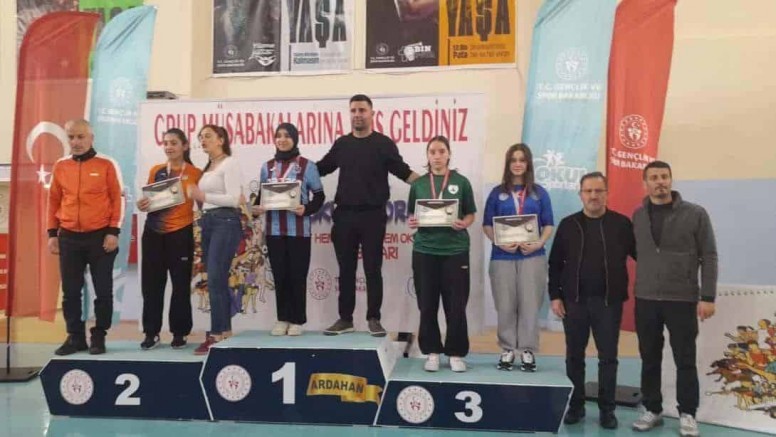 OKUL SPORLARI BİLEK GÜREŞİ BÖLGE YARIŞMALARINDA GÜMÜŞHANE RÜZGÂRI
