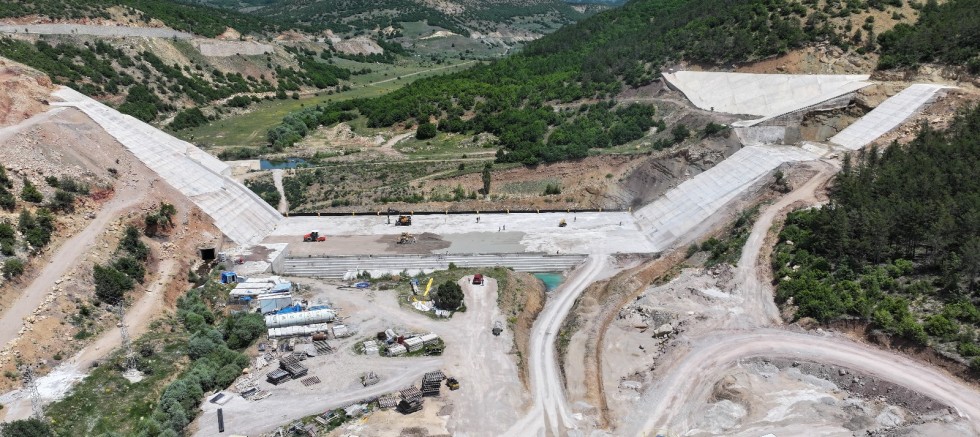 SÜTVEREN VE TERSUN BARAJLARI  SÖĞÜTLÜ BARAJI SULAMA İNŞAATI DEVAM EDİYOR.