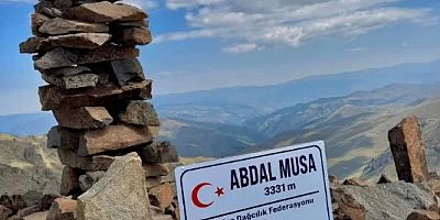 Abdal Musa Zirvesi’ne Türkiye Dağcılık Federasyonu Zirve Levhası Yerleştirildi