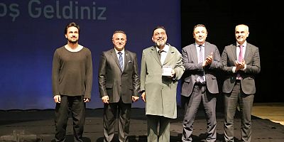 Ahmet Yenilmez’den Gümüşhane’de Dev Performans! 65. Gösterim Ayakta Alkışlandı