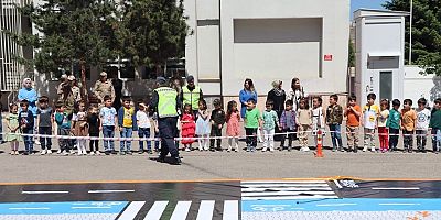 Anaokulu öğrencilerinden İl Jandarma Komutanlığı’na ziyaret