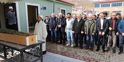 Annesinin tabutu başında kalp krizi geçiren kadın hayatını kaybetti