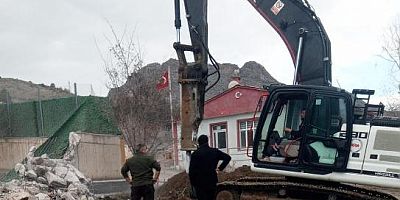 ARZULAR BELEDİYESİ, MAHKEME KARARINA RAĞMEN ÇİMENTO FABRİKASININ DUVARLARINI YIKTI!