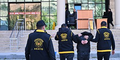 Aynı Apartmanda İki Evi Soydu!