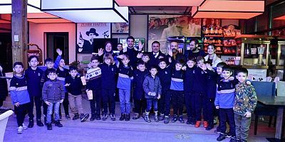 BAŞKAN ÇİMEN’DEN TRABZONSPOR FUTBOL OKULU ÖĞRENCİLERİNE SİNEMA HEDİYESİ