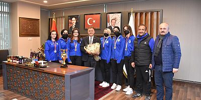 Bayanlarda  Gümüşhane Lisesi İkinci Oldu