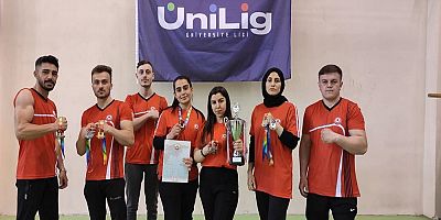 Bilek Güreşi Şampiyonasından Madalyayla Döndüler