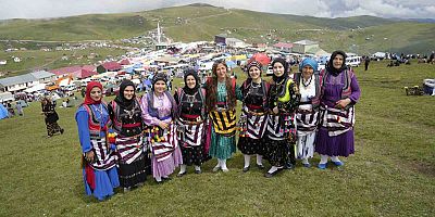 Binlerce kişi Kadırga Yaylası’nda Otçu Şenliği için bir araya geldi