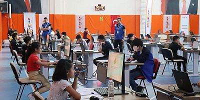 Binlerce Öğrenci Geleceğin Teknoloji Yıldızı Olmak için Ter Döküyor