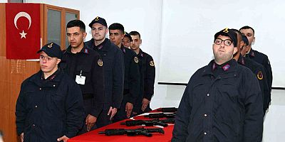 Bir günlüğüne çakı gibi asker oldular
