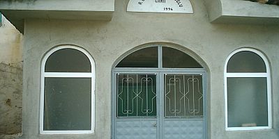 CAMİLER VE HAYRATLAR 