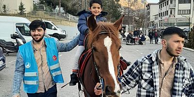 Çocuklar Yunus Emre tedavi olsun diye ata bindi
