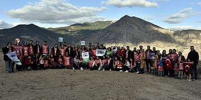 Cumhuriyet Bayramı’nda 200 fidanı Toprakla Buluşturdular