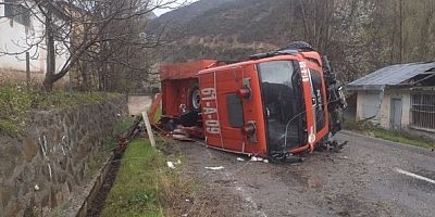 Deprem bölgesinden dönen Trabzon ekibi kaza yaptı