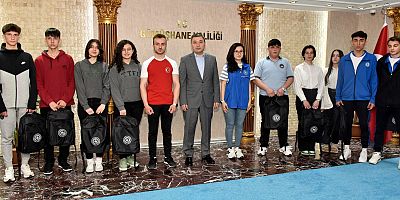 Dereceye Giren Gençler Ödüllerini 'Vali'den' Aldı