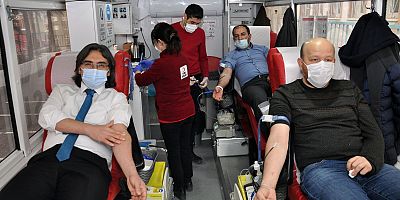 EĞİTİMCİLER KAN BAĞIŞINDA BULUNDU 