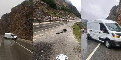 Ekmek Yüklü Minibüse Dağdan Kopan Kayalar Çarptı