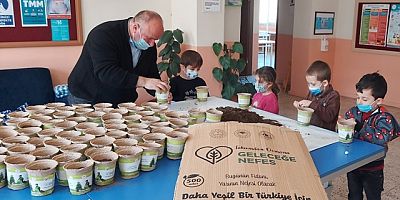 Eller Tohumları Toprakla Buluşturdu