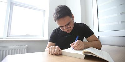 Engelli Gencin Azmi Yaşıtlarına Örnek Oluyor