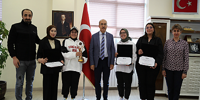 Finale Kalan Öğrencilerimizden Rektöre  Ziyaret