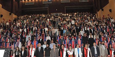 Gazetecilik Bölümünün İlk Mezunlarını Verdi